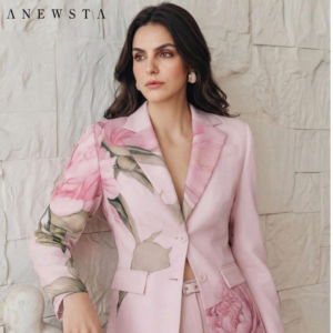 Blazer Anewsta rosa bebê e estampa